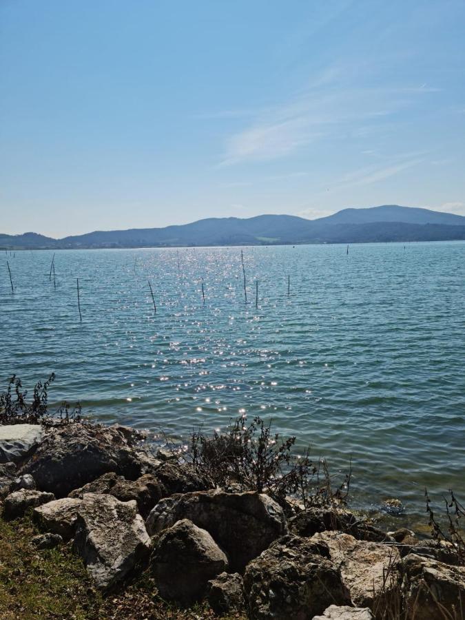 Appartamento Lago Trasimeno - Torricella Pg Bagian luar foto