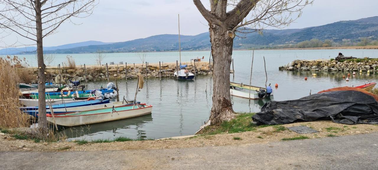 Appartamento Lago Trasimeno - Torricella Pg Bagian luar foto